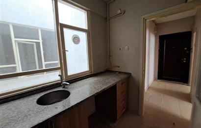Üsküdar Zeynep Kamil'de Güney Cepheli,Balkonlu 2+1 Satılık Daire       