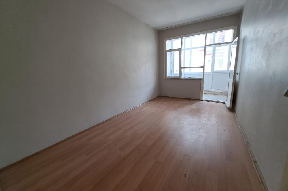 Üsküdar Zeynep Kamil'de Güney Cepheli,Balkonlu 2+1 Satılık Daire       