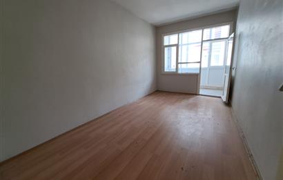 Üsküdar Zeynep Kamil'de Güney Cepheli,Balkonlu 2+1 Satılık Daire       