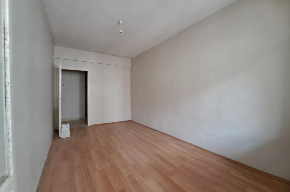 Üsküdar Zeynep Kamil'de Güney Cepheli,Balkonlu 2+1 Satılık Daire       