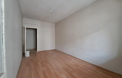 Üsküdar Zeynep Kamil'de Güney Cepheli,Balkonlu 2+1 Satılık Daire       
