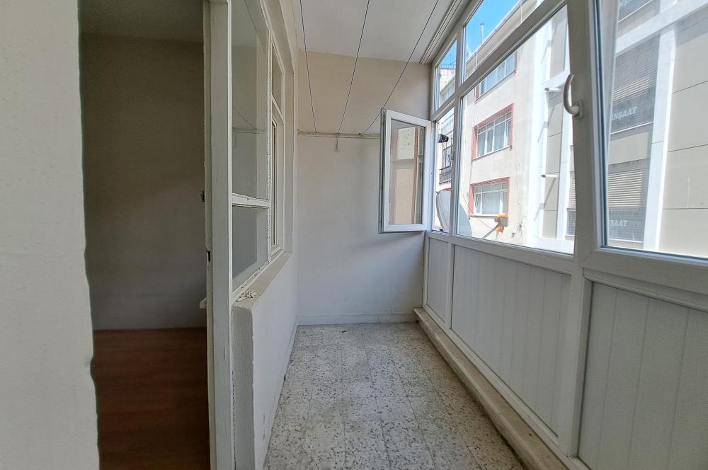 Üsküdar Zeynep Kamil'de Güney Cepheli,Balkonlu 2+1 Satılık Daire       