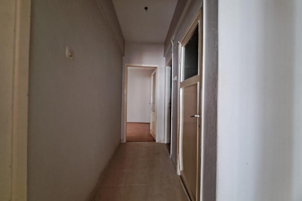Üsküdar Zeynep Kamil'de Güney Cepheli,Balkonlu 2+1 Satılık Daire       