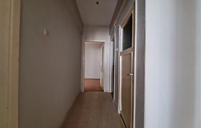 Üsküdar Zeynep Kamil'de Güney Cepheli,Balkonlu 2+1 Satılık Daire       