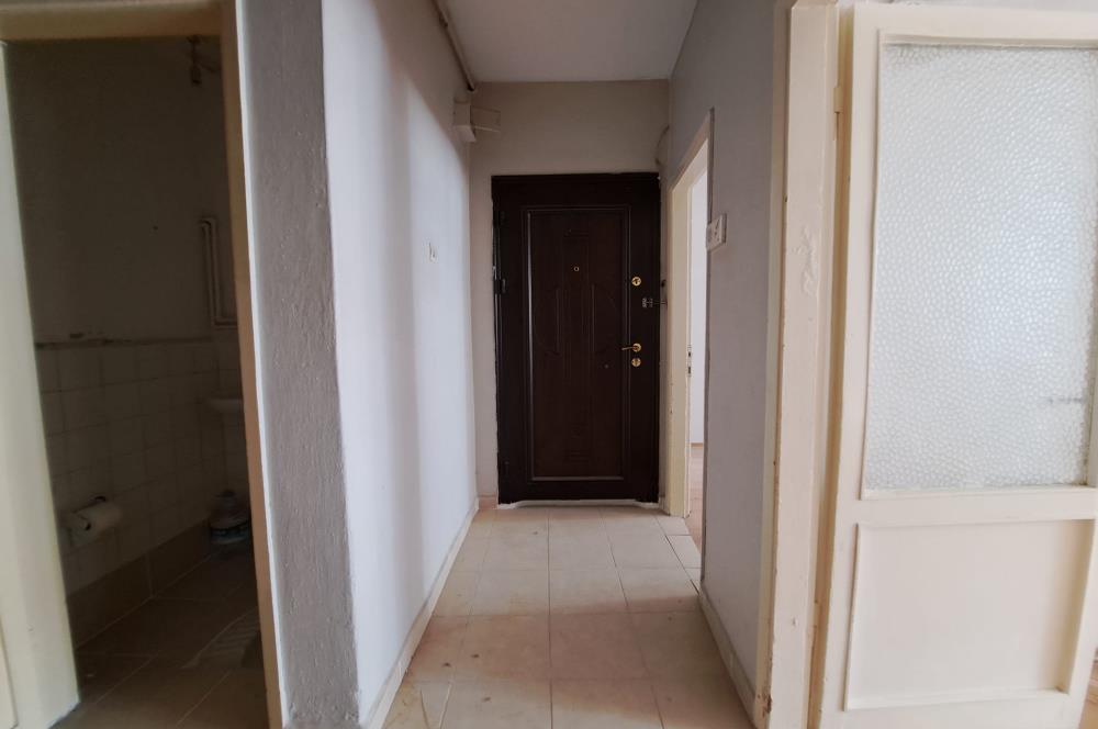 Üsküdar Zeynep Kamil'de Güney Cepheli,Balkonlu 2+1 Satılık Daire       