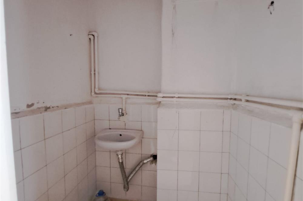 Üsküdar Zeynep Kamil'de Güney Cepheli,Balkonlu 2+1 Satılık Daire       