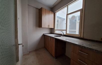 Üsküdar Zeynep Kamil'de Güney Cepheli,Balkonlu 2+1 Satılık Daire       