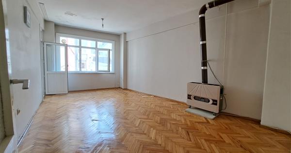 Üsküdar Zeynep Kamil'de Güney Cepheli,Balkonlu 2+1 Satılık Daire - 34785