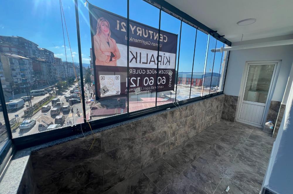 CENTURY21 UZMAN DAN YOMRA MERKEZDE İÇİ SIFIR YAPILI 3+1