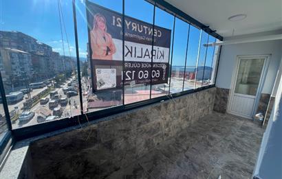 CENTURY21 UZMAN DAN YOMRA MERKEZDE İÇİ SIFIR YAPILI 3+1