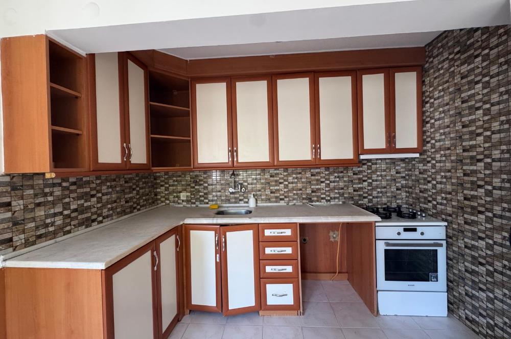 Karşıyaka Demirköprü'de Merkezi Konumda 2+1 Satılık Daire 
