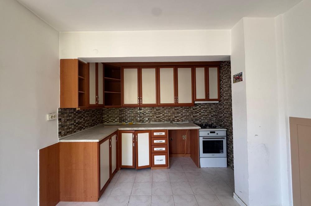 Karşıyaka Demirköprü'de Merkezi Konumda 2+1 Satılık Daire 