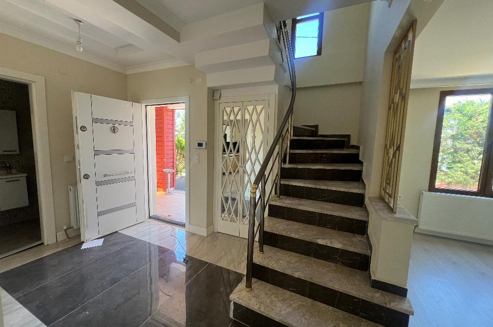 CENTURY 21 DOĞAN DAN KAVAKLIDA SİTE İÇİNDE SATILIK DUBLEKS VİLLA