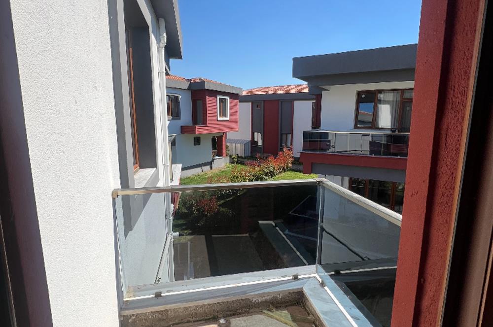 CENTURY 21 DOĞAN DAN KAVAKLIDA SİTE İÇİNDE SATILIK DUBLEKS VİLLA