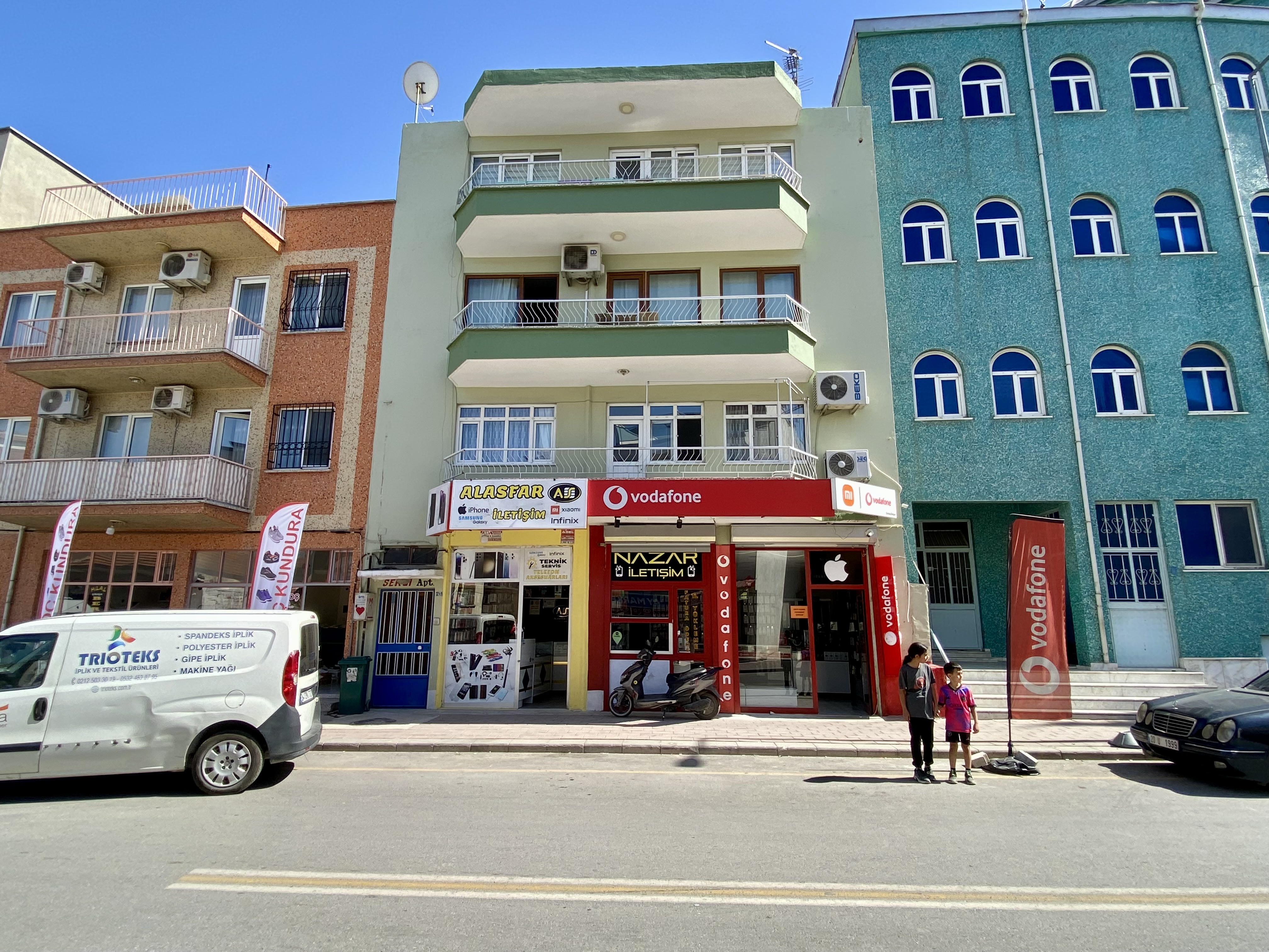 Anafartalar'da Cadde Üzerinde Satılık Dükkan ve Daire