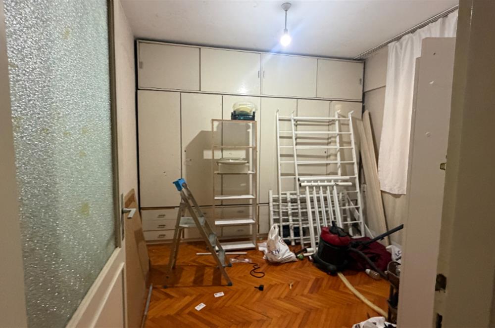 C21 İZ'den Ankara Caddesi Satılık 3+1  Ara kat Daire. 