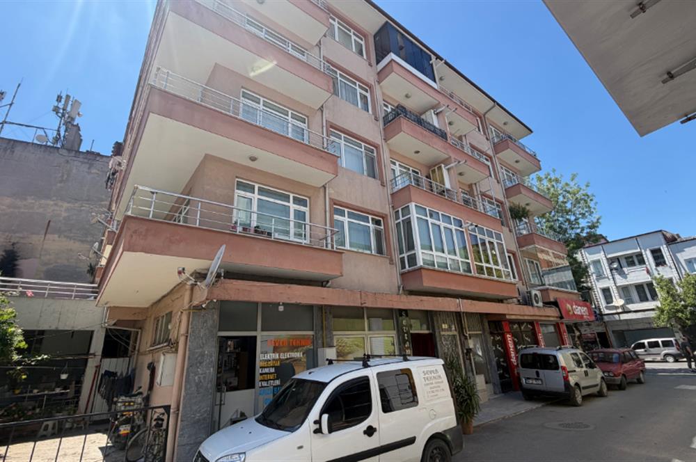 C21 İZ'den Ankara Caddesi Satılık 3+1  Ara kat Daire. 