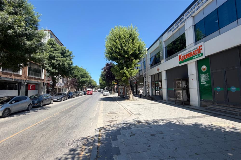 C21 İZ'den Ankara Caddesi Satılık 3+1  Ara kat Daire. 