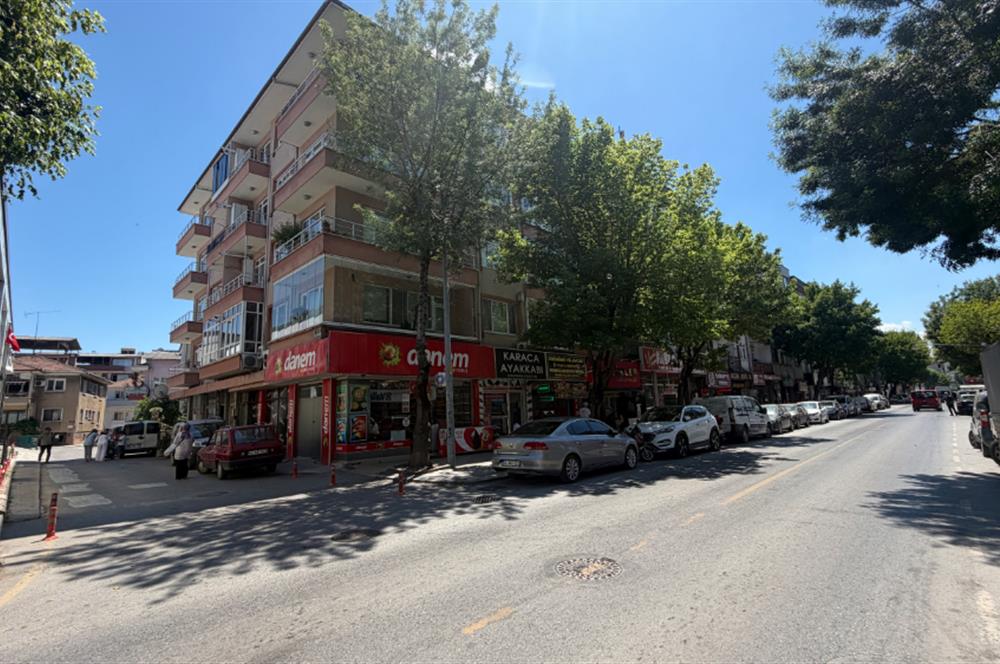 C21 İZ'den Ankara Caddesi Satılık 3+1  Ara kat Daire. 