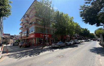 C21 İZ'den Ankara Caddesi Satılık 3+1  Ara kat Daire. 