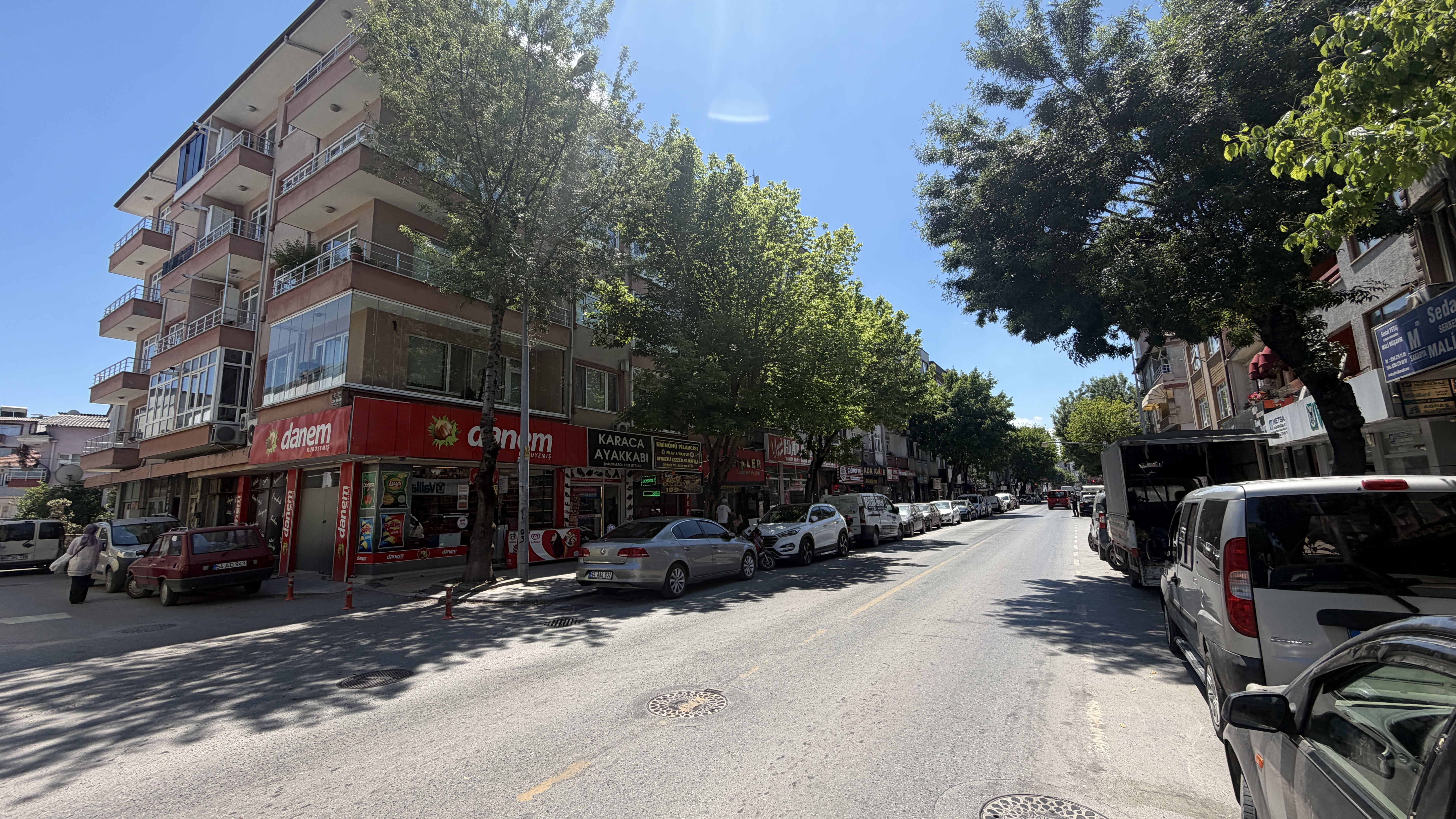 C21 İZ'den Ankara Caddesi Satılık 3+1  Ara kat Daire. 
