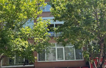 C21 İZ'den Ankara Caddesi Satılık 3+1  Ara kat Daire. 