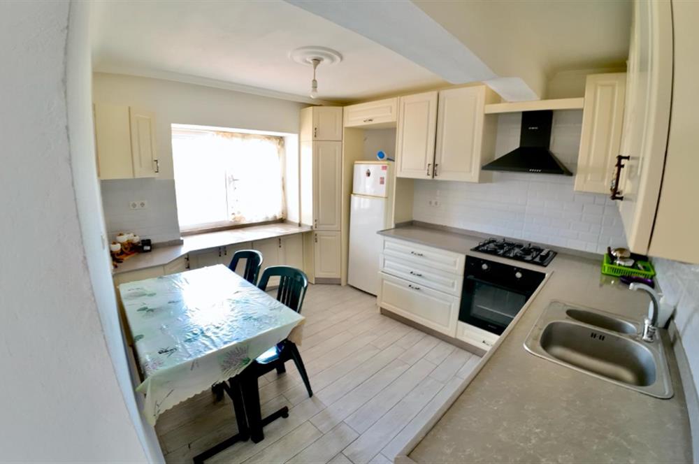 DATÇA CUMHURİYET MEYDANINDA YILLIK KİRALIK 2+1 EŞYALI DAİRE