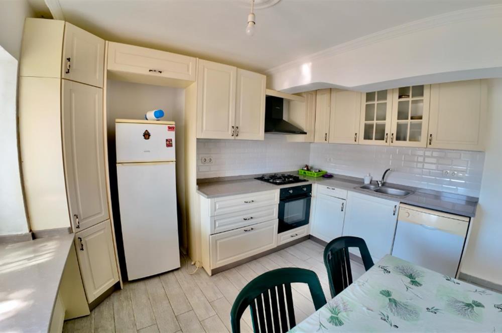 DATÇA CUMHURİYET MEYDANINDA YILLIK KİRALIK 2+1 EŞYALI DAİRE