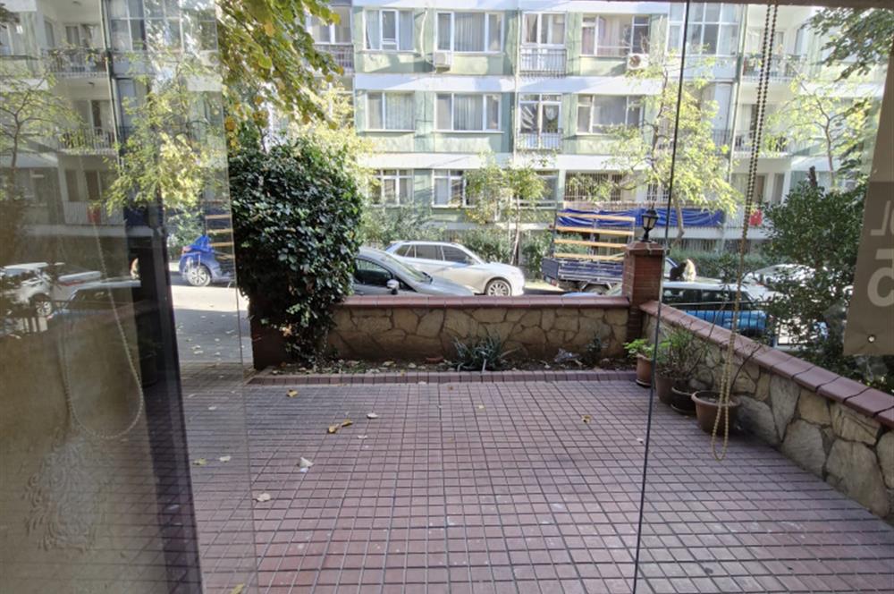 KADIKÖY ZÜHTÜPAŞA'DA MERKEZİ KONUMDA KİRALIK DÜKKAN