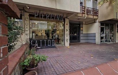 KADIKÖY ZÜHTÜPAŞA'DA MERKEZİ KONUMDA KİRALIK DÜKKAN