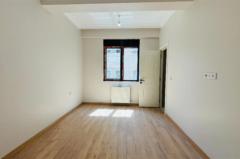 KOŞUYOLU ANA CADDE ÜZERİNDE OTURUMA HAZIR SIFIR 3+1 SATILIK