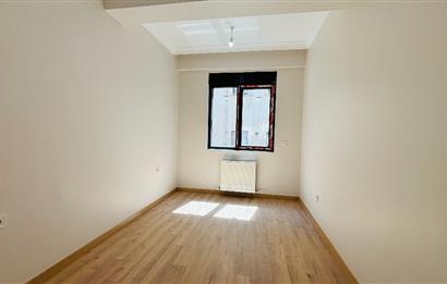 KOŞUYOLU ANA CADDE ÜZERİNDE OTURUMA HAZIR SIFIR 3+1 SATILIK