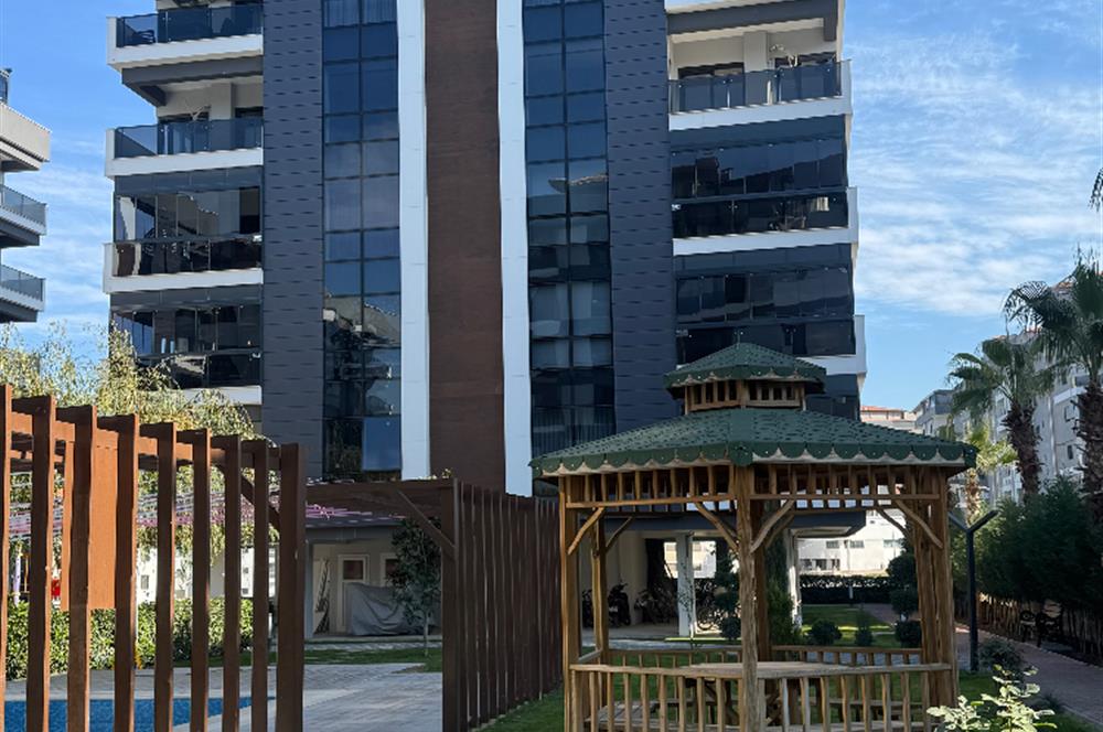 Ergenekon mahallesinde site içerisinde satılık lüks daire