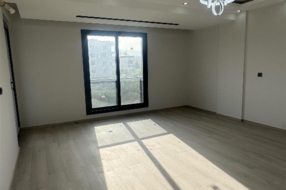Ergenekon mahallesinde site içerisinde satılık lüks daire