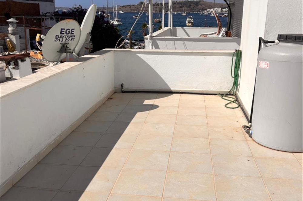 Kumbahçe'de Denize 50m, Eşyalı 1+1 Kiralık Dubleks Daire 
