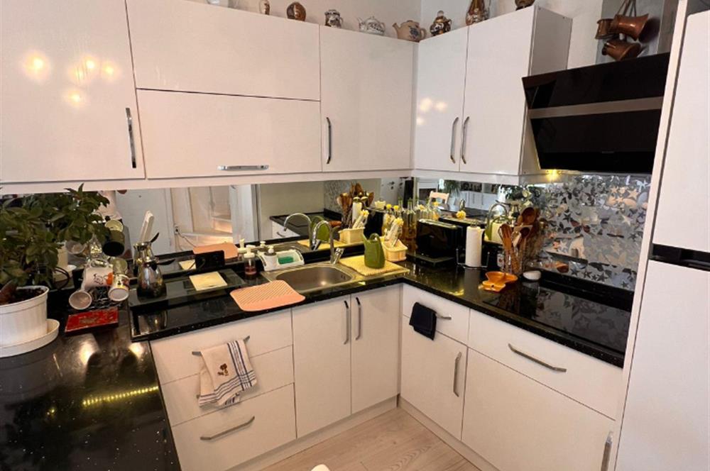 Kumbahçe'de Denize 50m, Eşyalı 1+1 Kiralık Dubleks Daire 