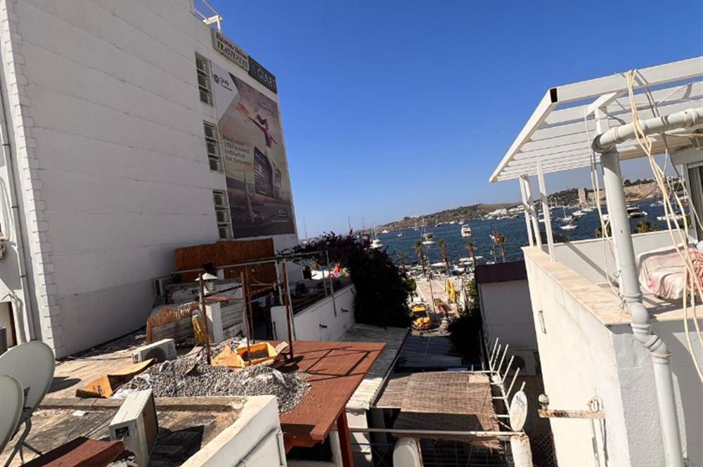 Kumbahçe'de Denize 50m, Eşyalı 1+1 Kiralık Dubleks Daire 