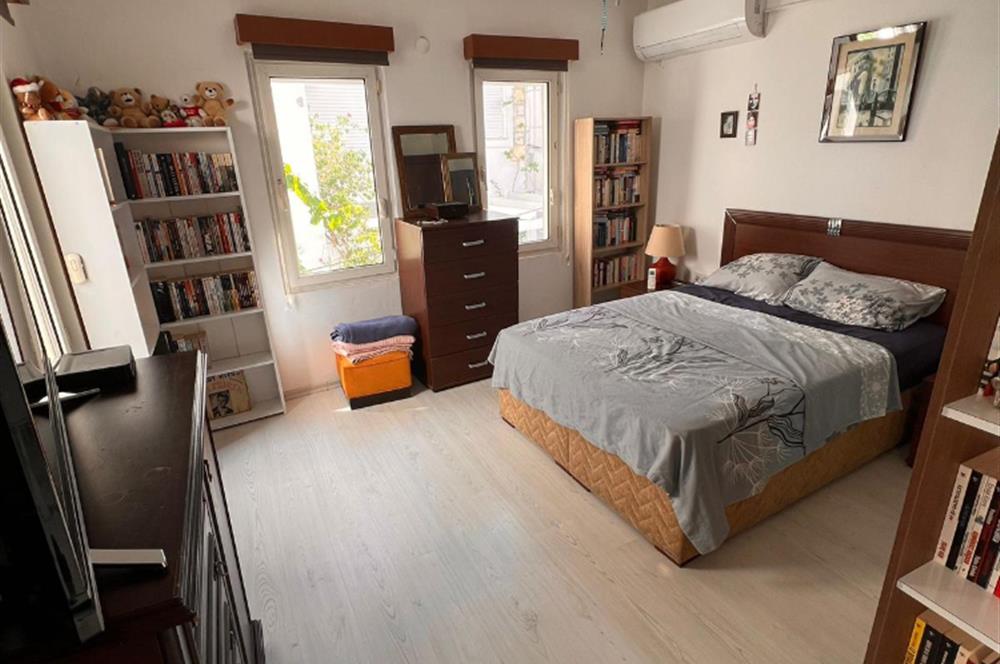 Kumbahçe'de Denize 50m, Eşyalı 1+1 Kiralık Dubleks Daire 