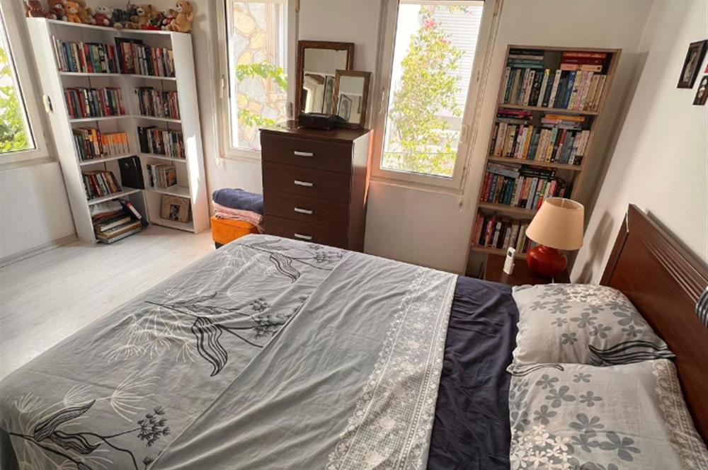 Kumbahçe'de Denize 50m, Eşyalı 1+1 Kiralık Dubleks Daire 