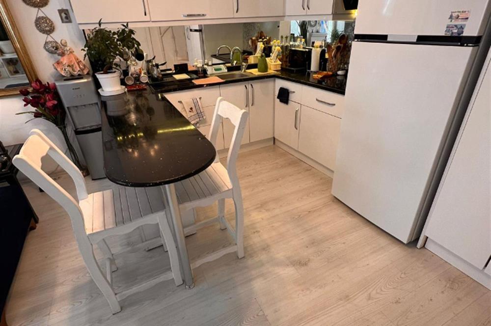 Kumbahçe'de Denize 50m, Eşyalı 1+1 Kiralık Dubleks Daire 