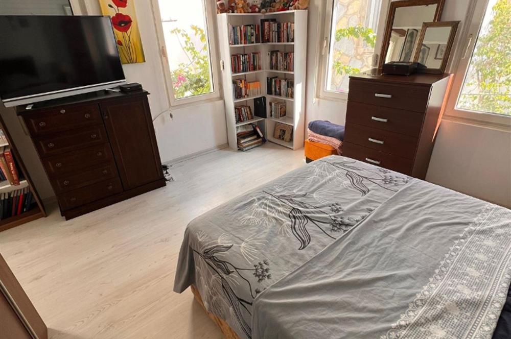 Kumbahçe'de Denize 50m, Eşyalı 1+1 Kiralık Dubleks Daire 