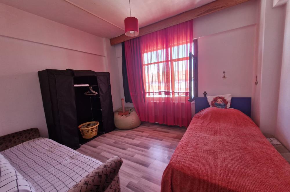 ÇINARCIK TAŞLİMAN DA DENİZE ADIM MESAFESİNDE MUHTEŞEM SATILIK 2+1 DAİRE