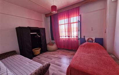 ÇINARCIK TAŞLİMAN DA DENİZE ADIM MESAFESİNDE MUHTEŞEM SATILIK 2+1 DAİRE