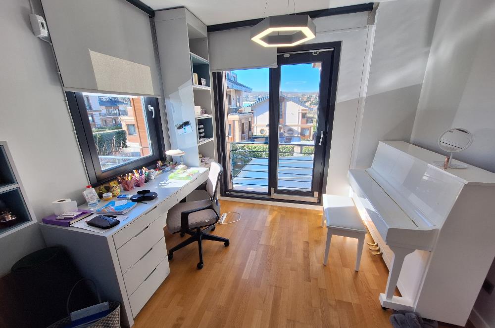 MERKEZ ZEKERİYAKÖY SİTESİNDE KİRALIK 3+1 BAHÇE KATI DAİRE