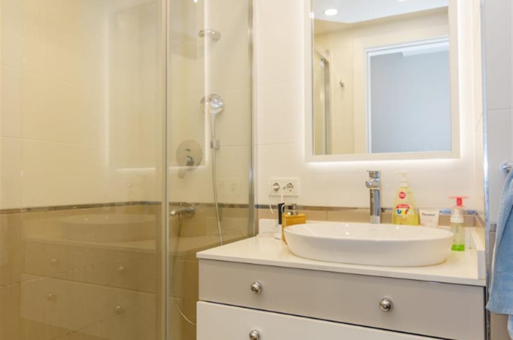 ALTUNİZADE ÖZEL BİR DAİRE BAHÇE KATI KİRALIK