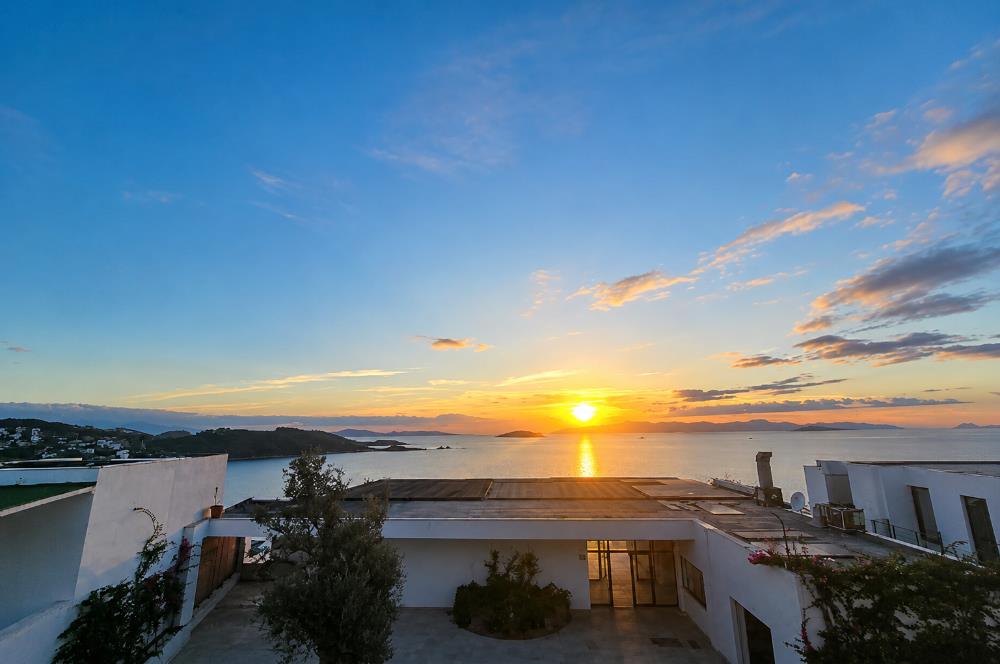 Gümüşlük Denize Sıfır Site İçerisinde Satılık 2+1 Daire