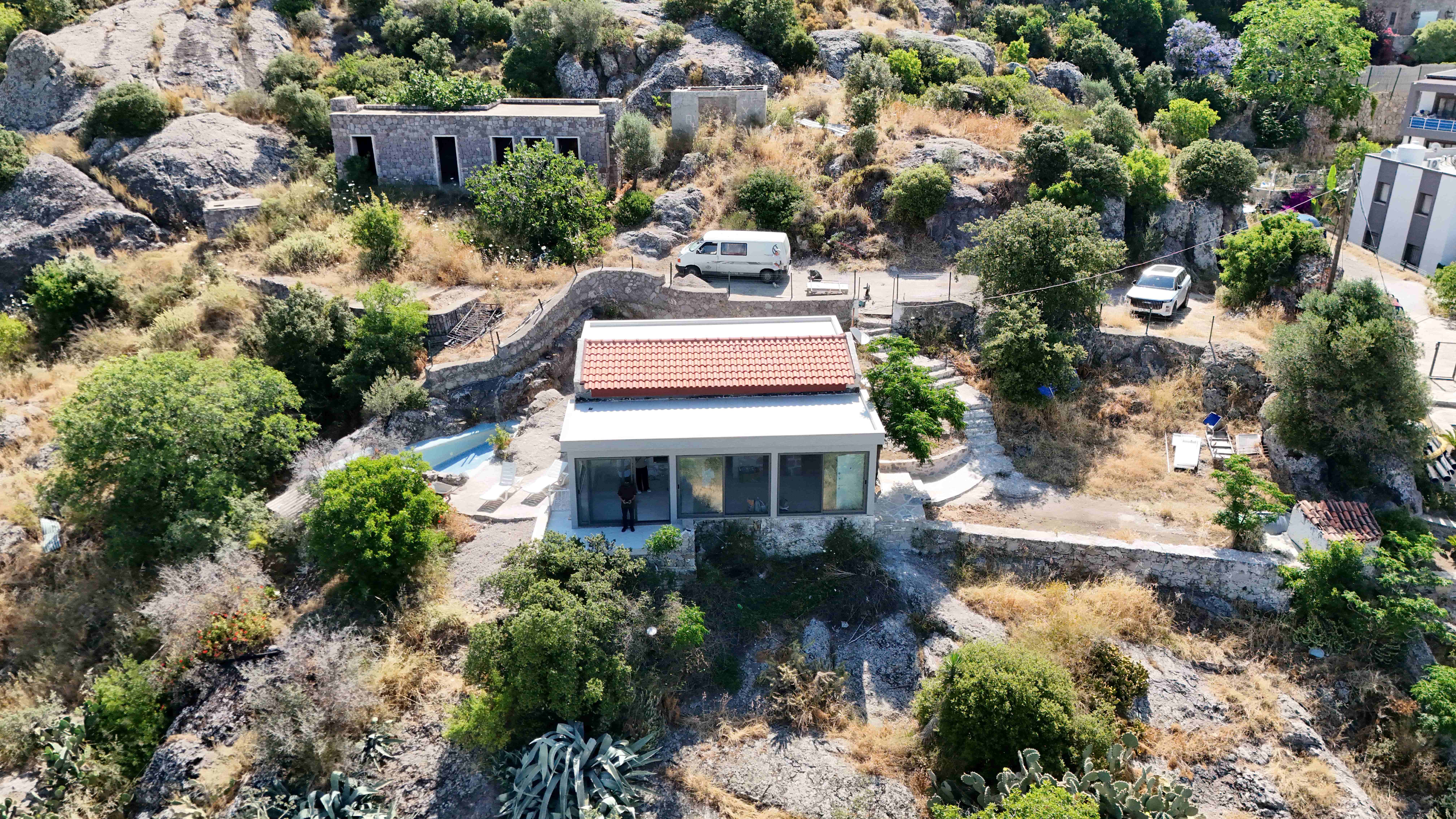Dirmil'de Eşsiz Manzaralı, Tamamen Yenilenmiş Müstakil Villa