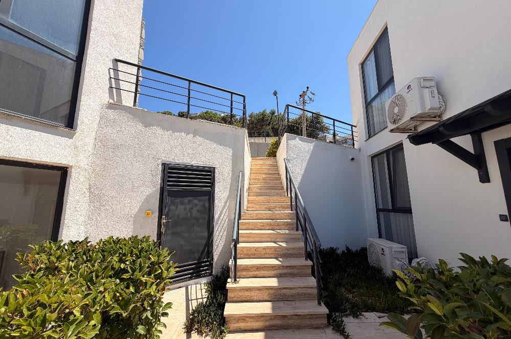 Gümüşlük Denize Sıfır Site İçerisinde Satılık 2+1 Daire