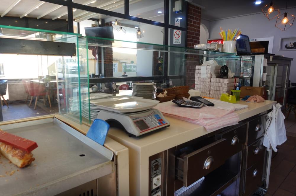 İŞLEK CADDE ÜZERİNDE YÜKSEK MÜŞTERİ POTANSİYELLİ DEVREN BÖREKÇİ