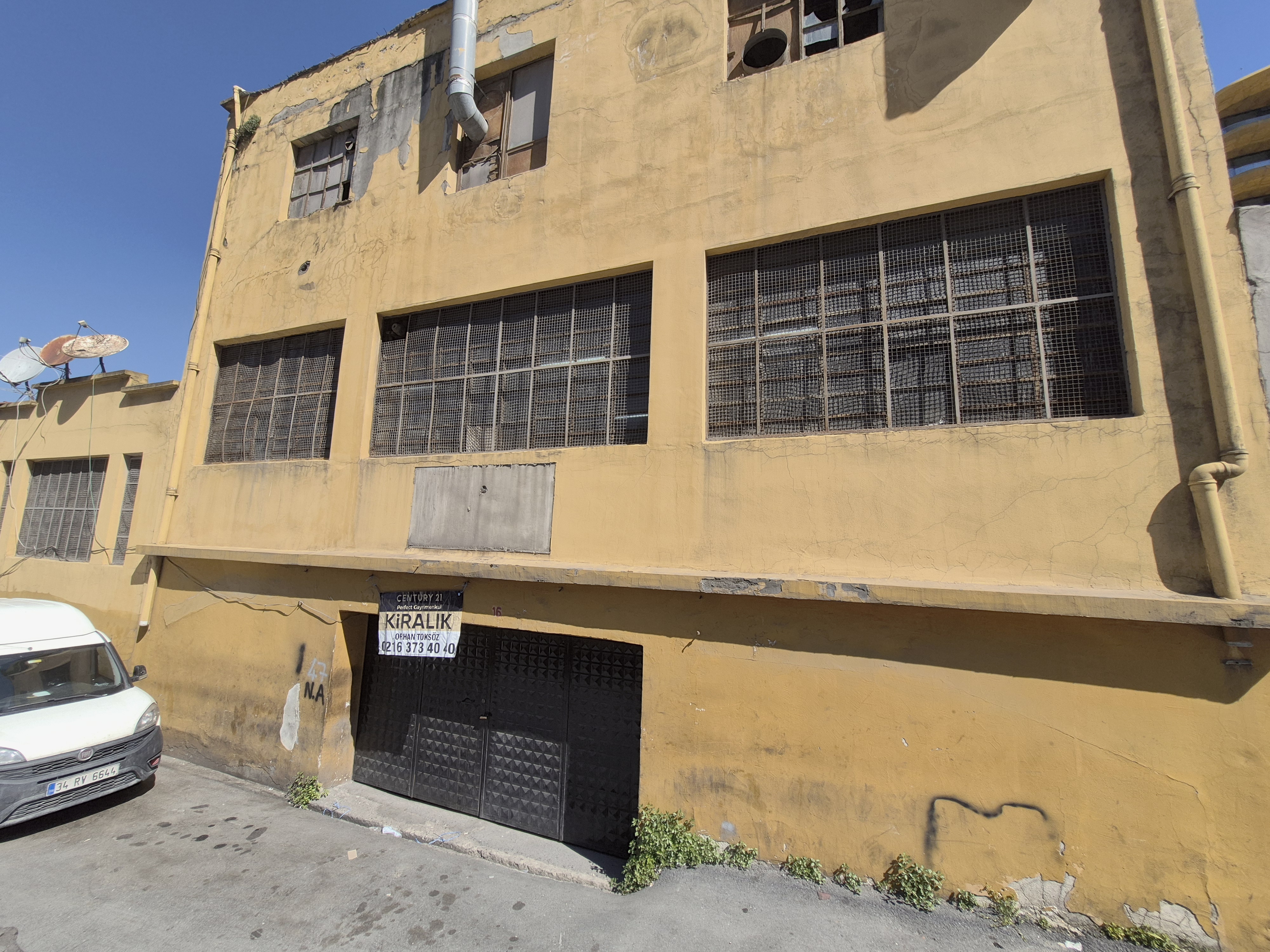 SAZLIDERE CADDESİ ÜZERİNDE 200 M2 KİRALIK OTO TAMİRHANESİ
